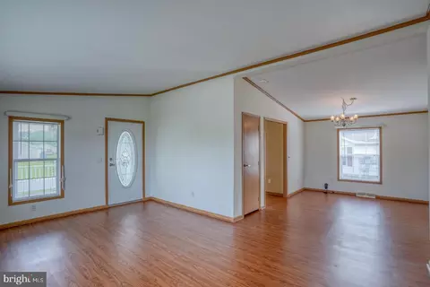 Living - 224 Persimmon Cir W #224, Dover, DE 19901 photo 3 of 4