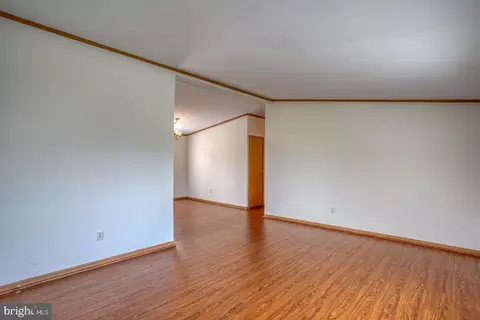 Living - 224 Persimmon Cir W #224, Dover, DE 19901 photo 2 of 4