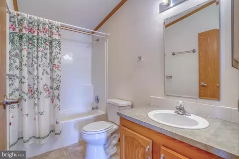 Bath - 224 Persimmon Cir W #224, Dover, DE 19901 photo 1 of 2