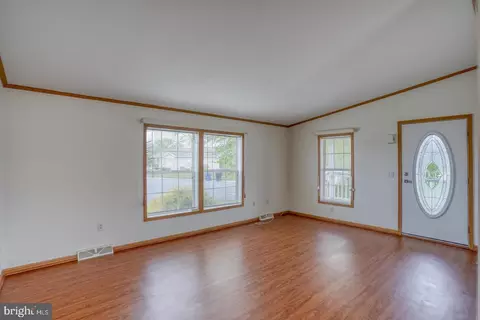 Living - 224 Persimmon Cir W #224, Dover, DE 19901 photo 4 of 4