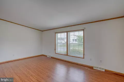 Living - 224 Persimmon Cir W #224, Dover, DE 19901 photo 1 of 4