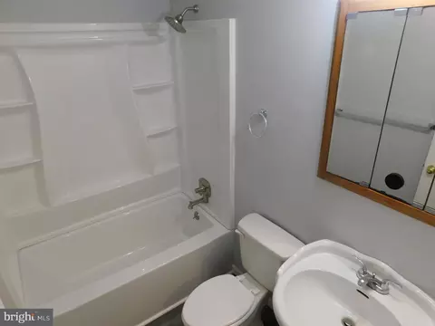 Bath - 232 N Governors Blvd, Dover, DE 19901 photo 1 of 1
