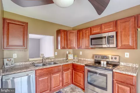 Kitchen - 345 Cold Spring Pl, Dover, DE 19904 photo 2 of 4