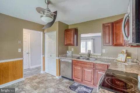 Kitchen - 345 Cold Spring Pl, Dover, DE 19904 photo 3 of 4