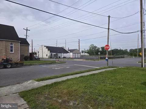 207 N West St, Dover, DE 19904 photo 2