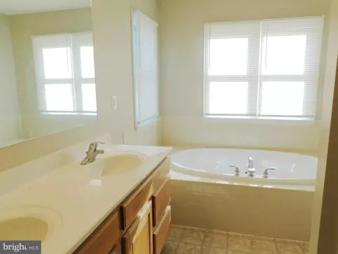 Bath - 7 Great Day Ct, Dover, DE 19901 photo 1 of 2