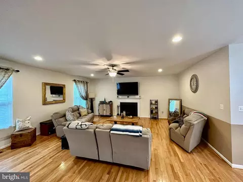 Living - 126 N Red Haven Ln, Dover, DE 19901 photo 1 of 1