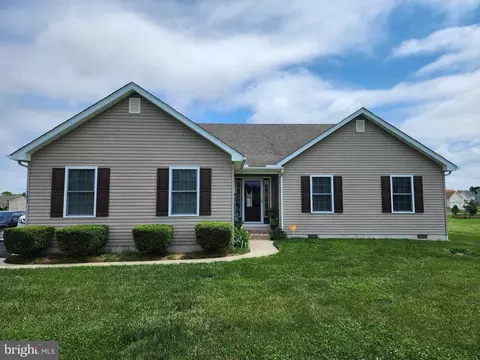 163 Velvet Antler Dr, Clayton, DE 19938