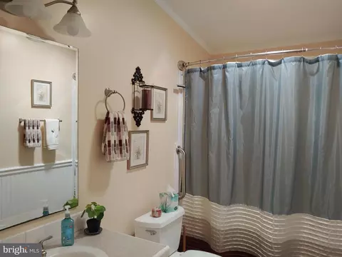 Bath - 808 Farrall Dr #808, Dover, DE 19901 photo 2 of 2