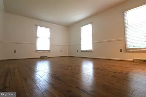 Living - 7 Augusta Ct, Dover, DE 19904 photo 2 of 11
