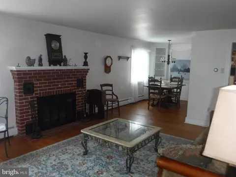Living - 574 Pennsylvania Ave, Dover, DE 19901 photo 5 of 10