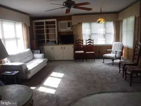 Living - 574 Pennsylvania Ave, Dover, DE 19901 photo 3 of 10
