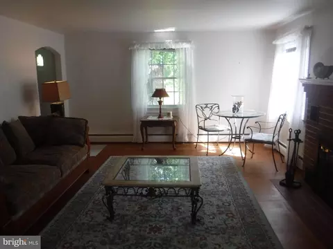 Living - 574 Pennsylvania Ave, Dover, DE 19901 photo 6 of 10