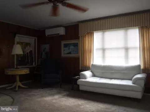 Living - 574 Pennsylvania Ave, Dover, DE 19901 photo 9 of 10