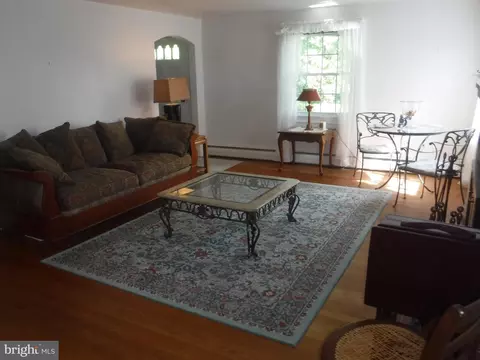 Living - 574 Pennsylvania Ave, Dover, DE 19901 photo 4 of 10