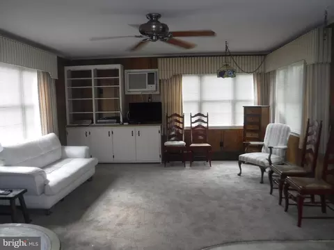 Living - 574 Pennsylvania Ave, Dover, DE 19901 photo 8 of 10
