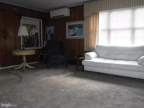 Living - 574 Pennsylvania Ave, Dover, DE 19901 photo 7 of 10