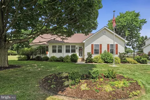 42 Gardenside Dr, Smyrna, DE 19977