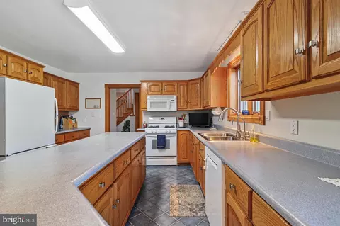 Kitchen - 302 E Howard St, Viola, DE 19979 photo 2 of 4
