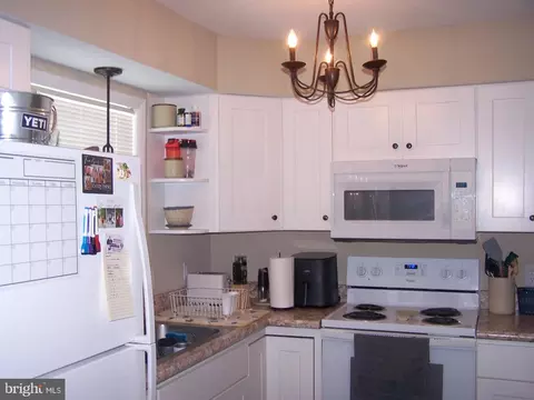 Kitchen - 27 Reed St, Harrington, DE 19952 photo 2 of 3