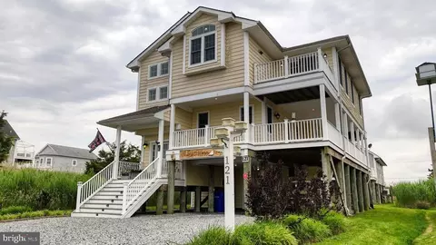 121 N Bayshore Dr, Frederica, DE 19946