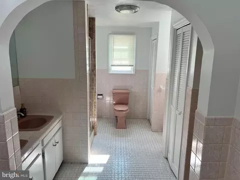 Bath - 884 Townsend Blvd, Dover, DE 19901 photo 1 of 3