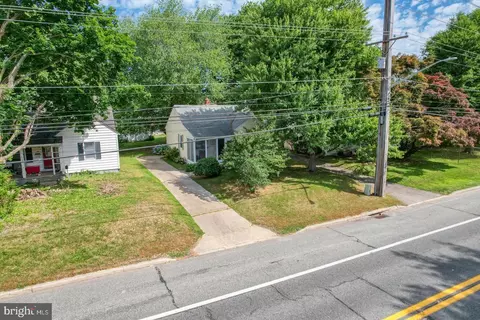 1113 E Division St, Dover, DE 19901 photo 2