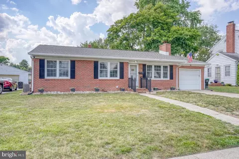 120 Lake Dr, Smyrna, DE 19977