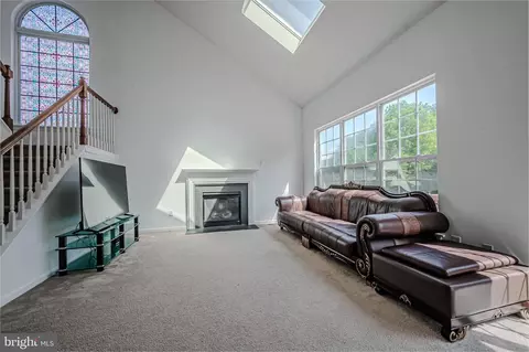 Living - 284 Norton Cir, Dover, DE 19904 photo 1 of 3