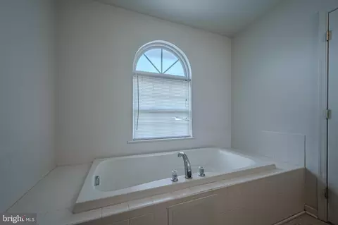 Bath - 284 Norton Cir, Dover, DE 19904 photo 2 of 4