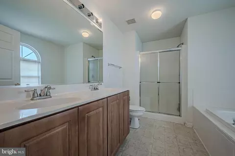 Bath - 284 Norton Cir, Dover, DE 19904 photo 1 of 4