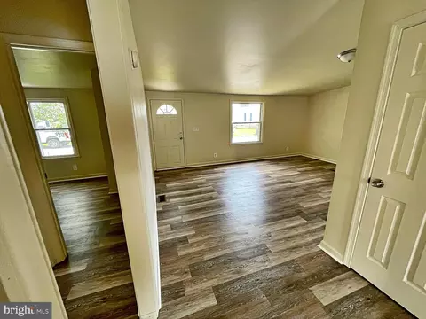 Entry Way - 14 Karen Pl, Dover, DE 19901 photo 1 of 2