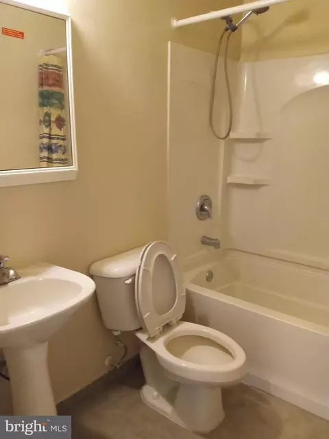 Bath - 1 State Cir, Dover, DE 19901 photo 1 of 1
