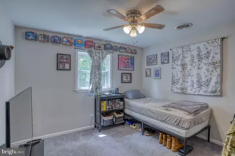 Bedroom - 907 Chestnut Grove Rd, Dover, DE 19904 photo 3 of 4
