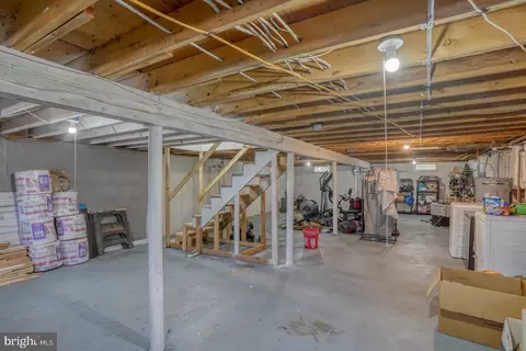 Entry Way - 907 Chestnut Grove Rd, Dover, DE 19904 photo 1 of 1
