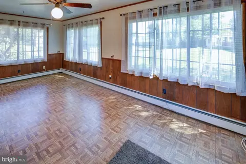 Living - 846 E Loockerman St, Dover, DE 19901 photo 1 of 5
