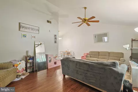 Entry Way - 2856 Leipsic Rd, Dover, DE 19901 photo 1 of 10