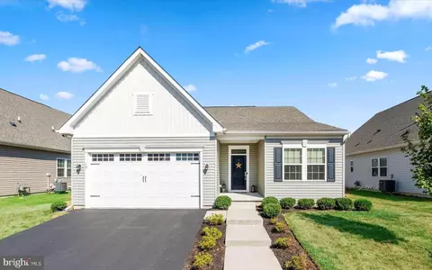 19 Pegasus Ln, Smyrna, DE 19977