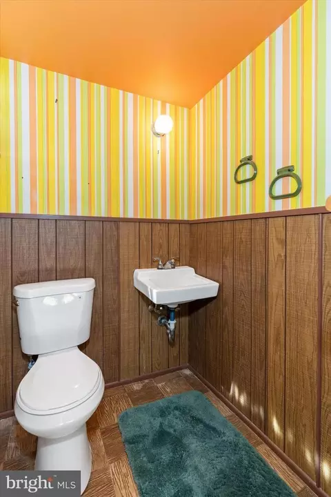Bath - 558 Roberta Ave, Dover, DE 19901 photo 1 of 3