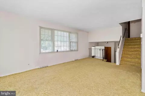 Living - 558 Roberta Ave, Dover, DE 19901 photo 1 of 2