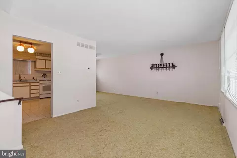 Living - 558 Roberta Ave, Dover, DE 19901 photo 2 of 2