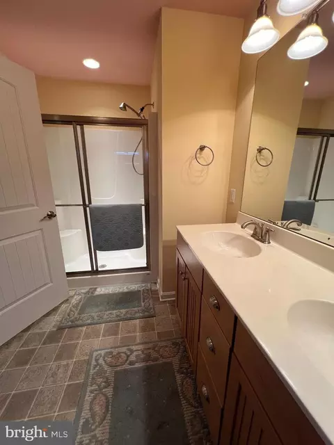 Bath - 11 Fairmont Ln, Dover, DE 19904 photo 2 of 3