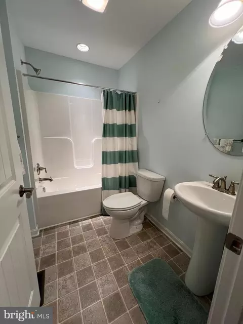 Bath - 11 Fairmont Ln, Dover, DE 19904 photo 3 of 3