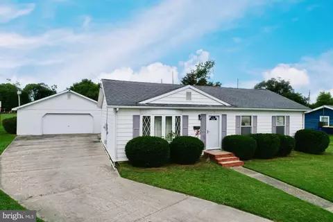 3 Oak Dr, Smyrna, DE 19977