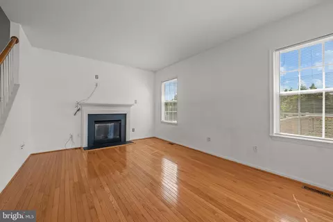 Living - 451 Carrington Dr, Dover, DE 19904 photo 2 of 5