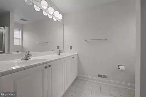 Bath - 451 Carrington Dr, Dover, DE 19904 photo 3 of 3