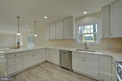 Kitchen - 182 Pine Valley Rd, Dover, DE 19904 photo 5 of 6