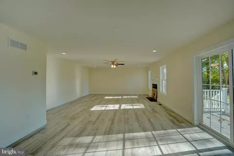 Living - 182 Pine Valley Rd, Dover, DE 19904 photo 4 of 5