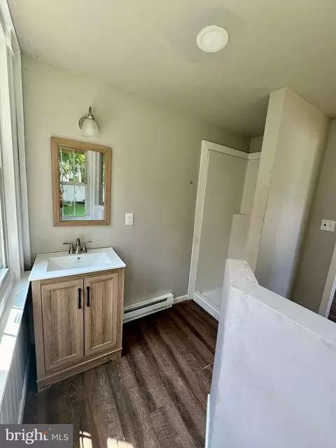 Bath - 27 S Bradford St, Dover, DE 19904 photo 1 of 5