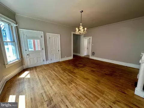 Living - 27 S Bradford St, Dover, DE 19904 photo 9 of 14